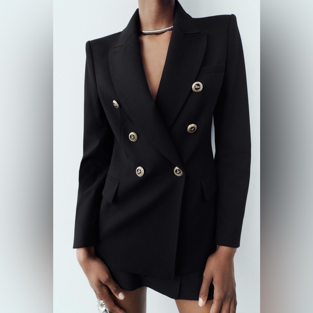Zara black blazer missing button